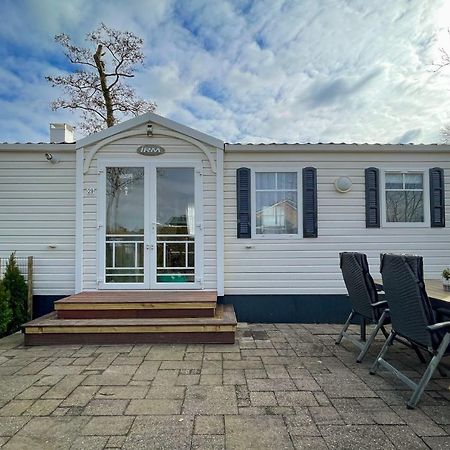 Knus En Modern Ingericht Chalet Met Gratis Wifi Βίλα Tzummarum Εξωτερικό φωτογραφία